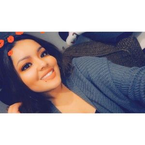 Meet your Posher, Cassandra